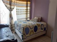 Bed Room 1 - 14 square meters of property in Roodepoort North