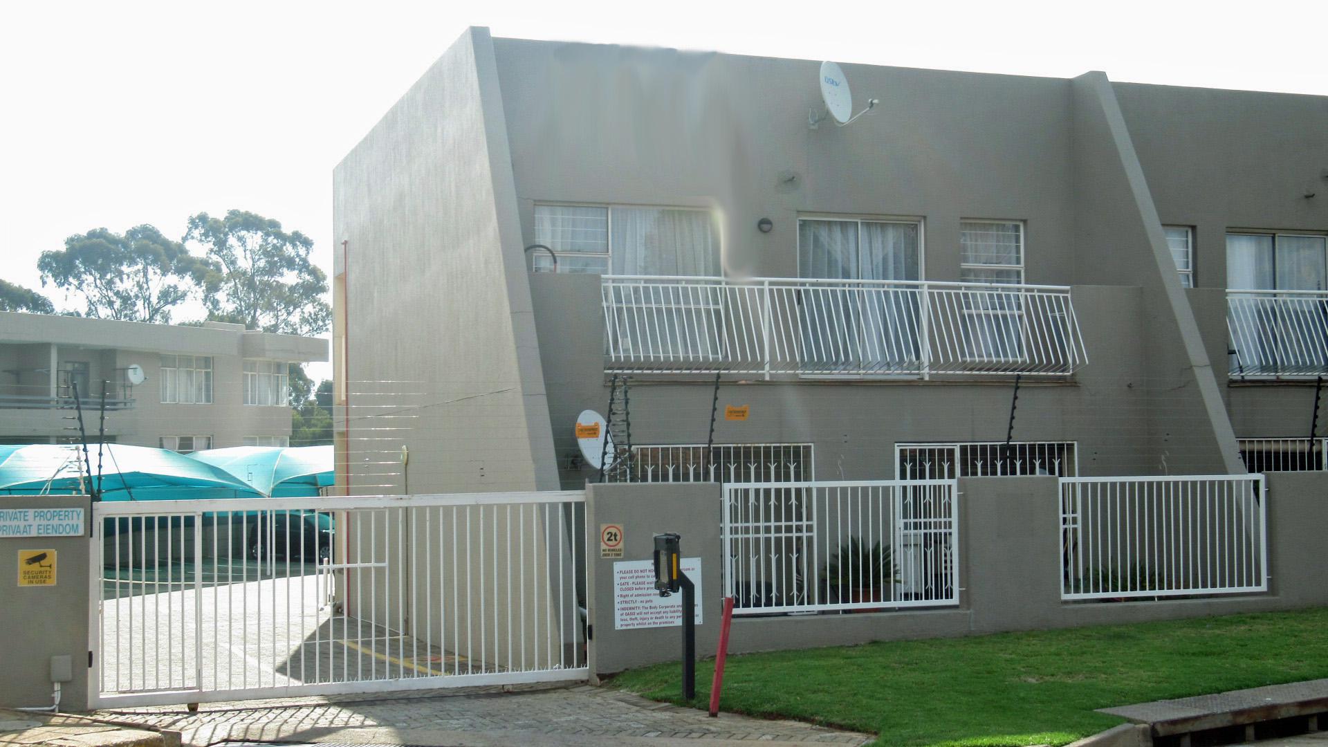 Front View of property in Noordheuwel