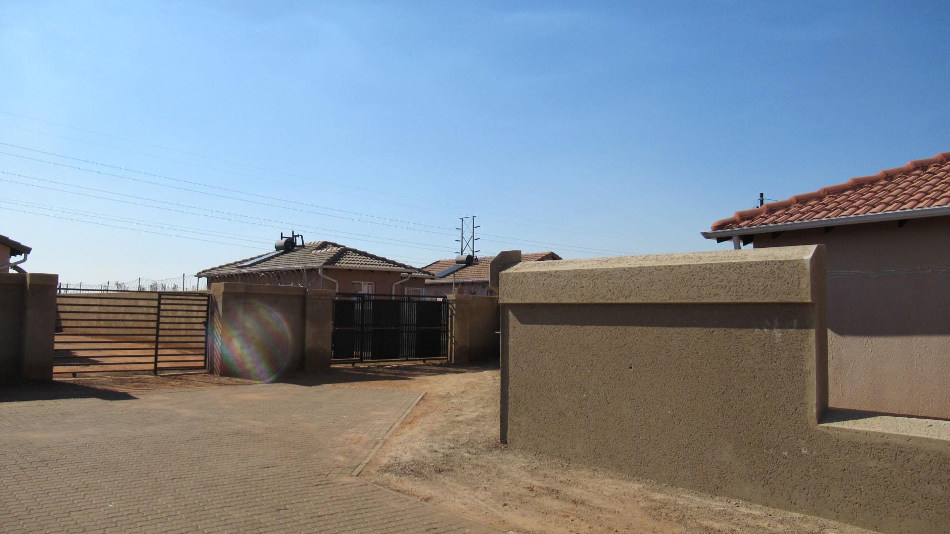 Front View of property in Protea Glen