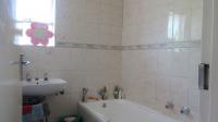 Bathroom 1 - 5 square meters of property in Bramley View