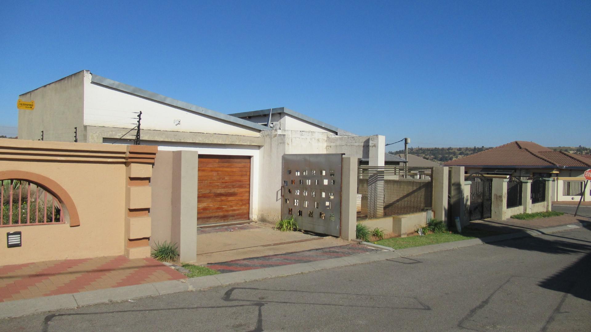 3 Bedroom House For Sale For Sale In Riverlea - JHB - Privat