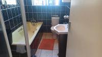 Bathroom 1 - 7 square meters of property in Hermanus