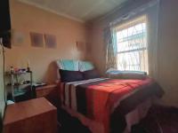 Main Bedroom of property in Langa