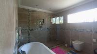 Main Bathroom - 13 square meters of property in Rooihuiskraal