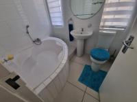 Bathroom 1 - 5 square meters of property in Dalpark