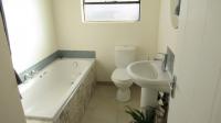 Bathroom 1 - 6 square meters of property in Dalpark