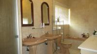 Main Bathroom - 9 square meters of property in Flamwood