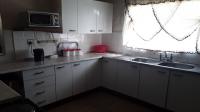 Kitchen of property in Evander