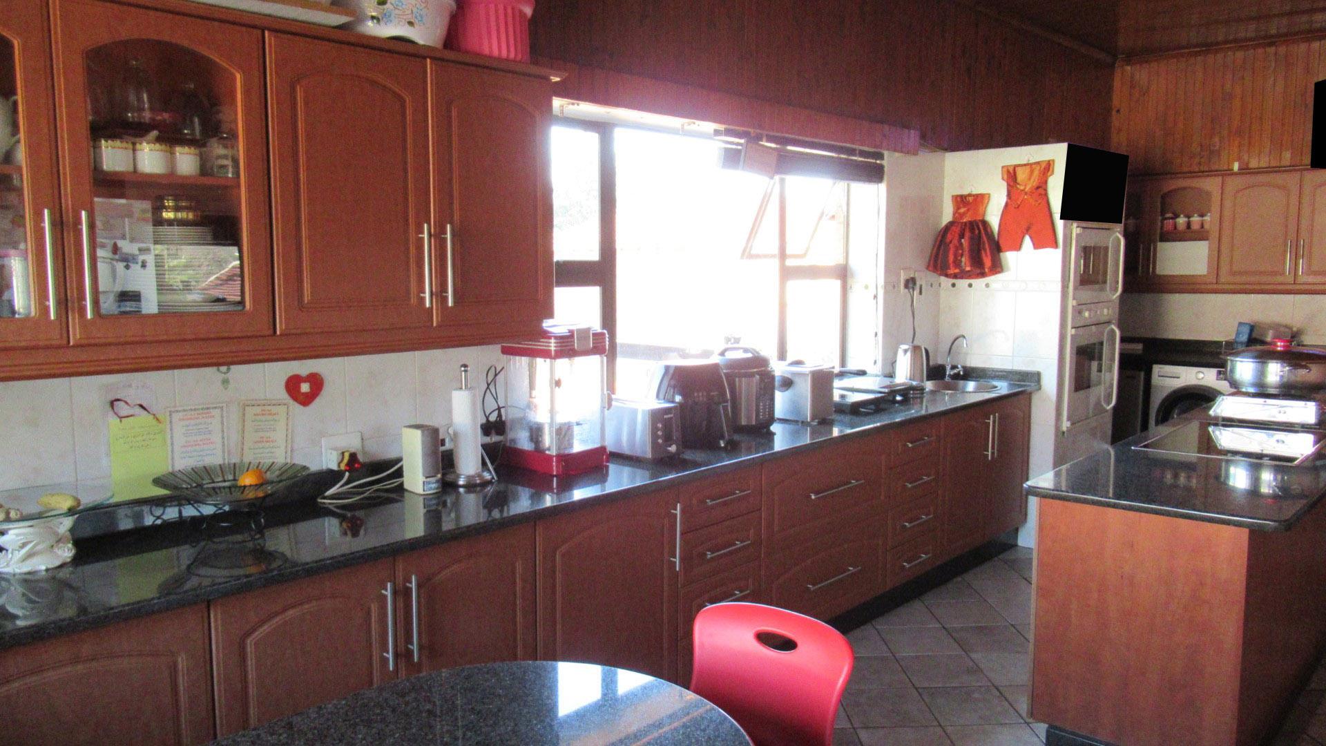 Kitchen - 38 square meters of property in Cyrildene