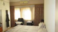 Bed Room 1 - 35 square meters of property in Cyrildene