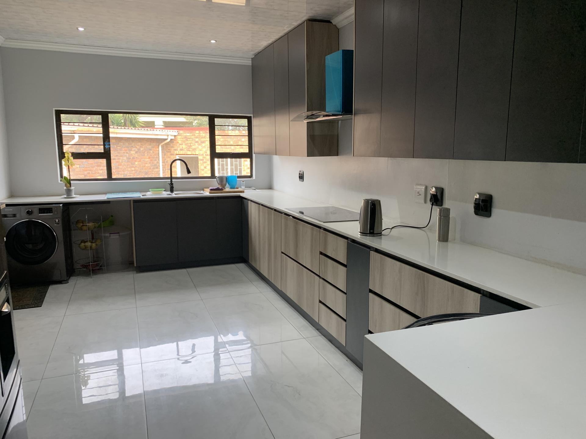 Kitchen of property in The Reeds