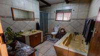 Bathroom 1 - 10 square meters of property in Fichardt Park