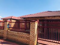  of property in Karenpark