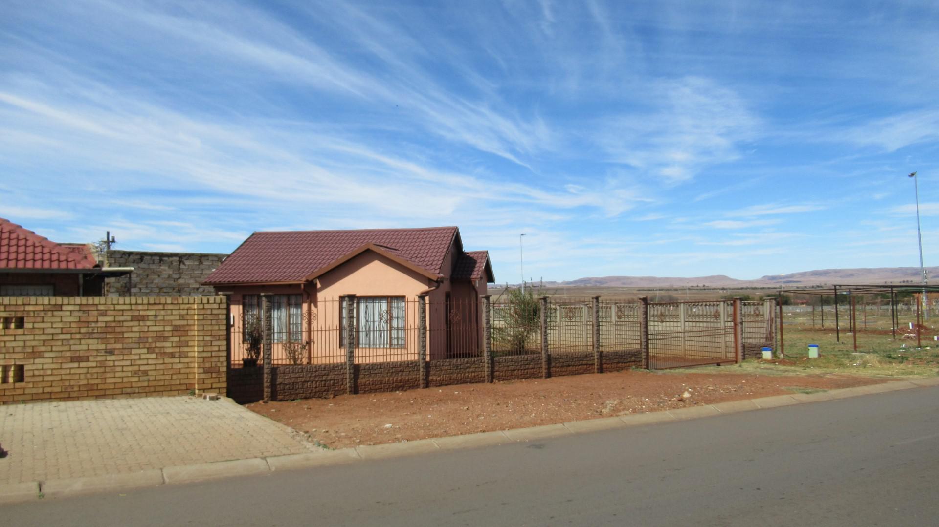 Front View of property in Vosloorus