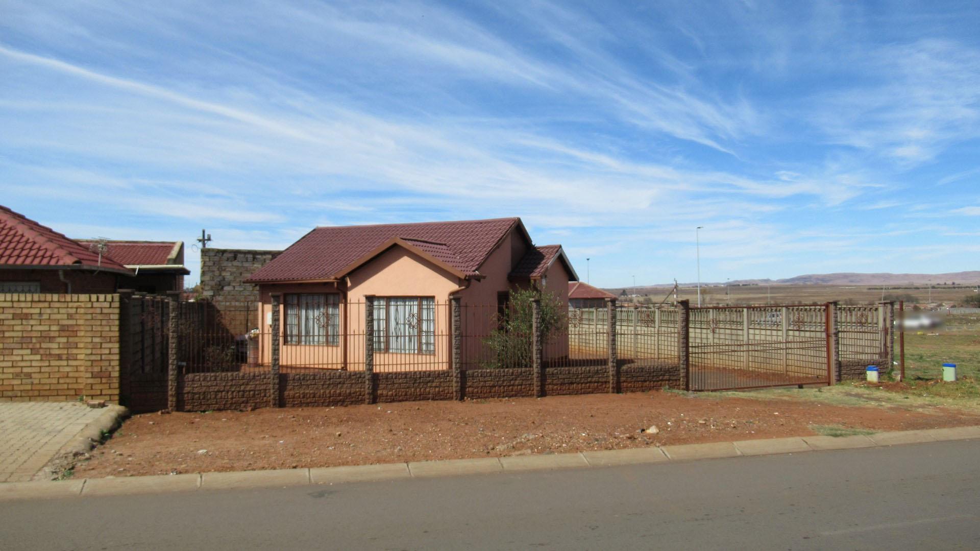 Front View of property in Vosloorus