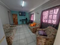 Lounges of property in Uitenhage