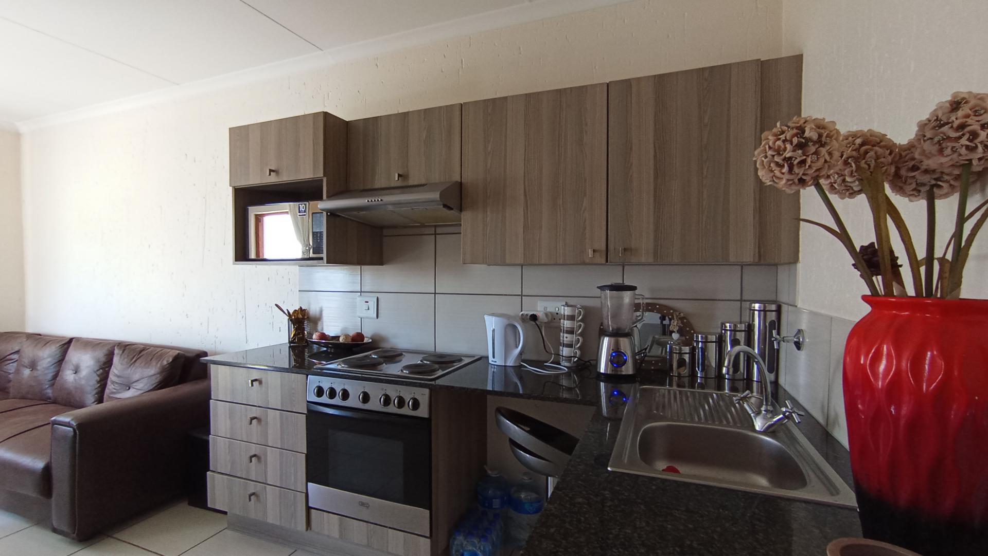 Kitchen - 5 square meters of property in Paulshof