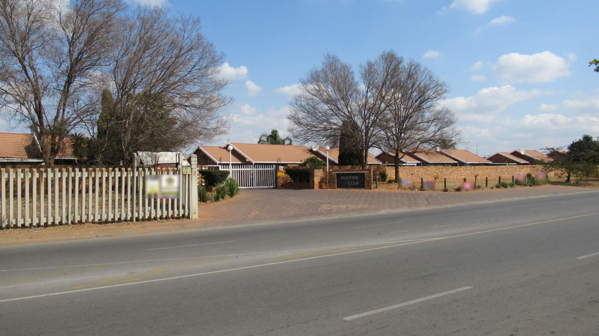 Front View of property in Norkem park