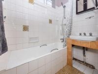 Bathroom 1 - 5 square meters of property in Northcliff