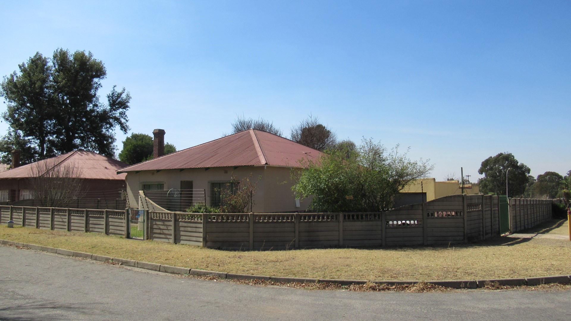 Front View of property in Daggafontein