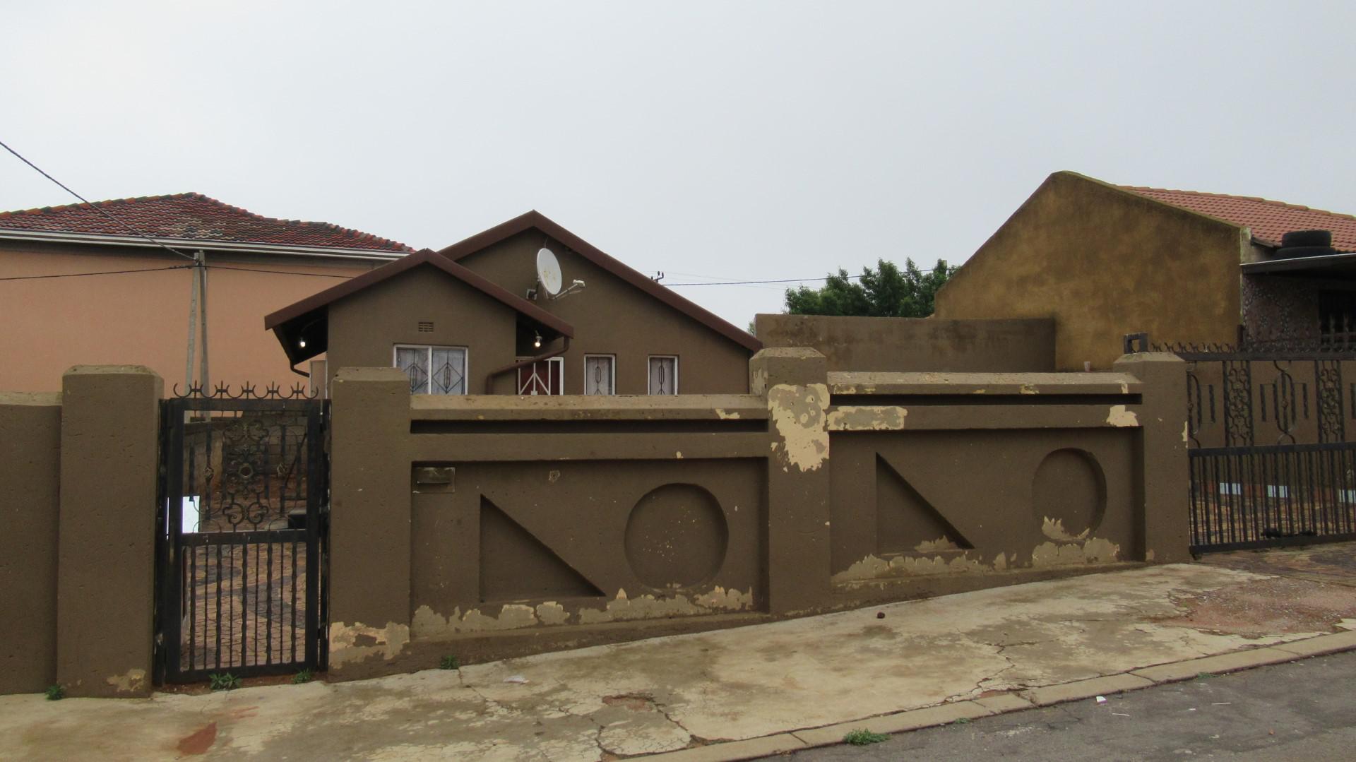 Front View of property in Kagiso