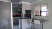 Kitchen - 24 square meters of property in Reyno Ridge