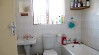 Main Bathroom - 6 square meters of property in Reyno Ridge