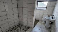 Bathroom 1 - 7 square meters of property in Kinross