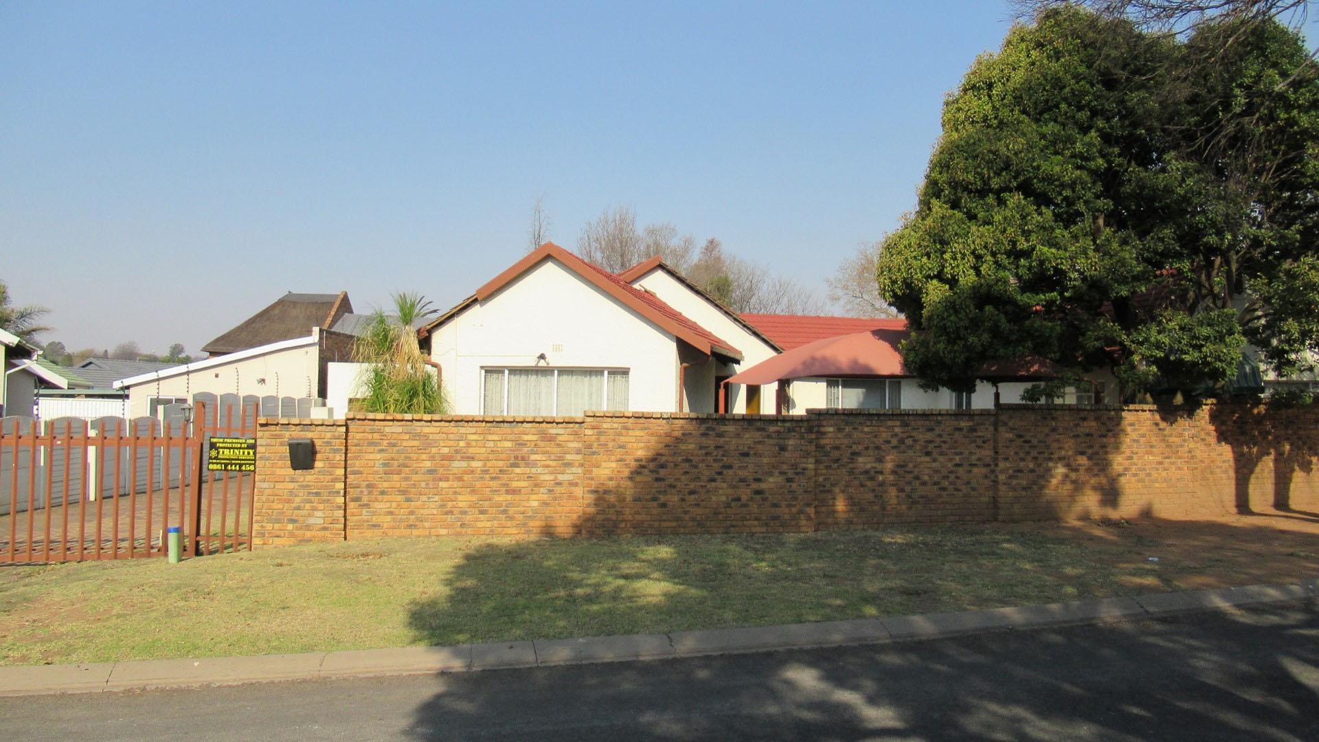 Front View of property in Atlasville