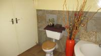 Main Bathroom - 11 square meters of property in Hillshaven