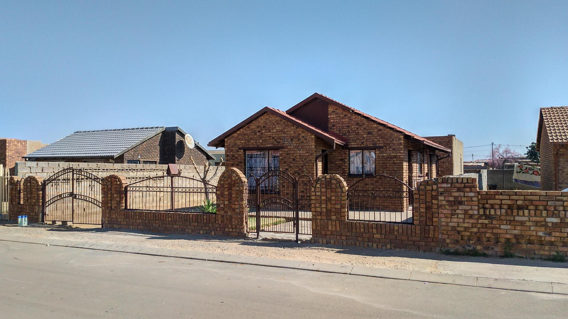 Front View of property in Tsakane