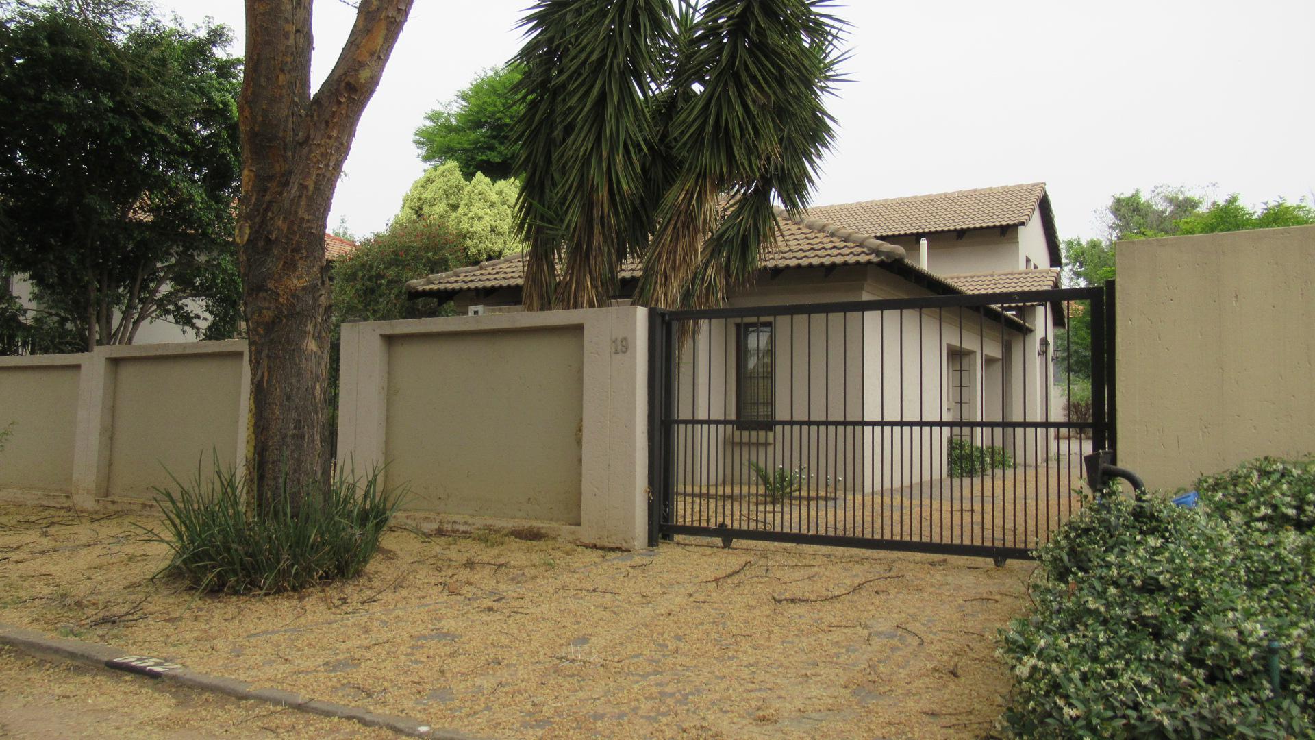 Front View of property in Willow Acres Estate