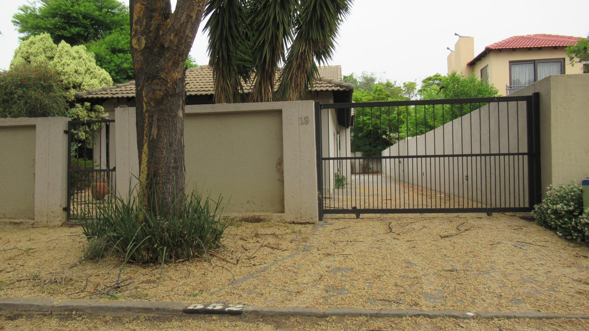 Front View of property in Willow Acres Estate