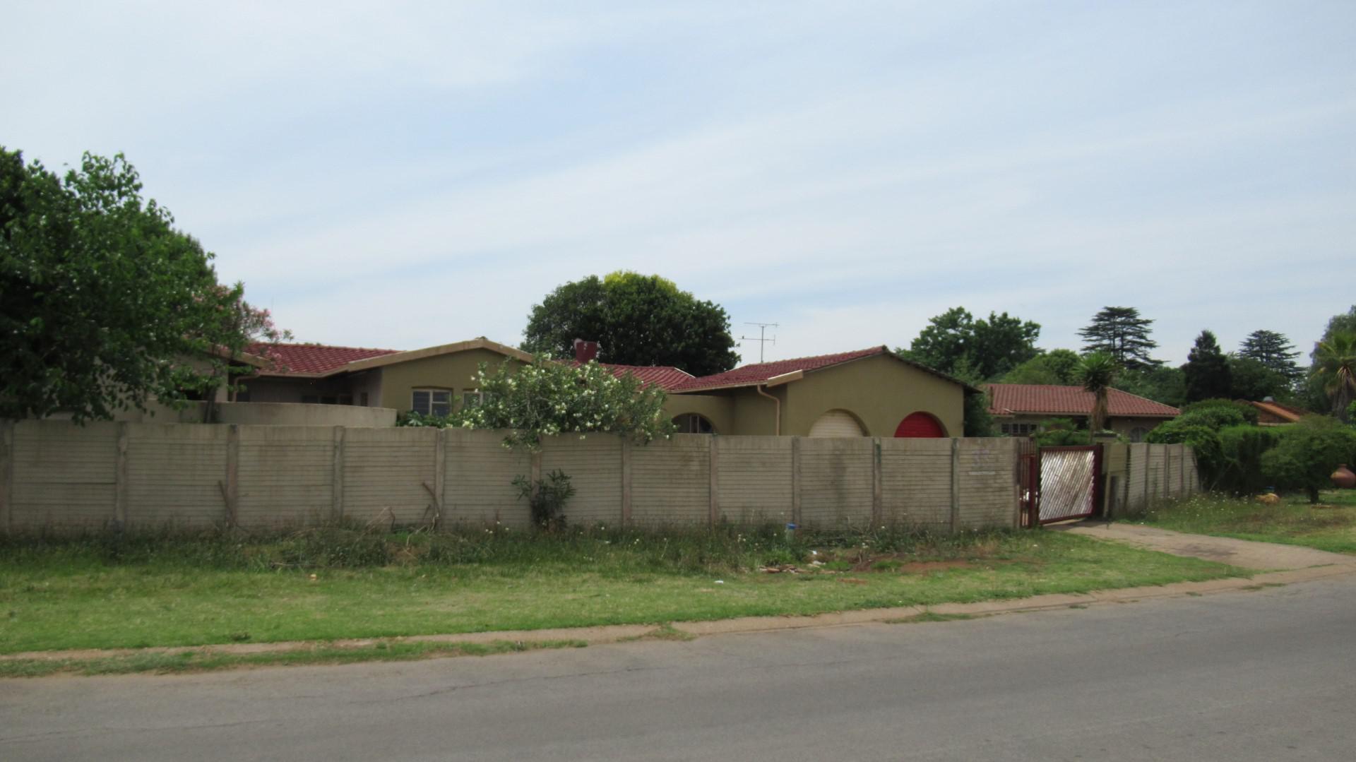 Front View of property in Dersley