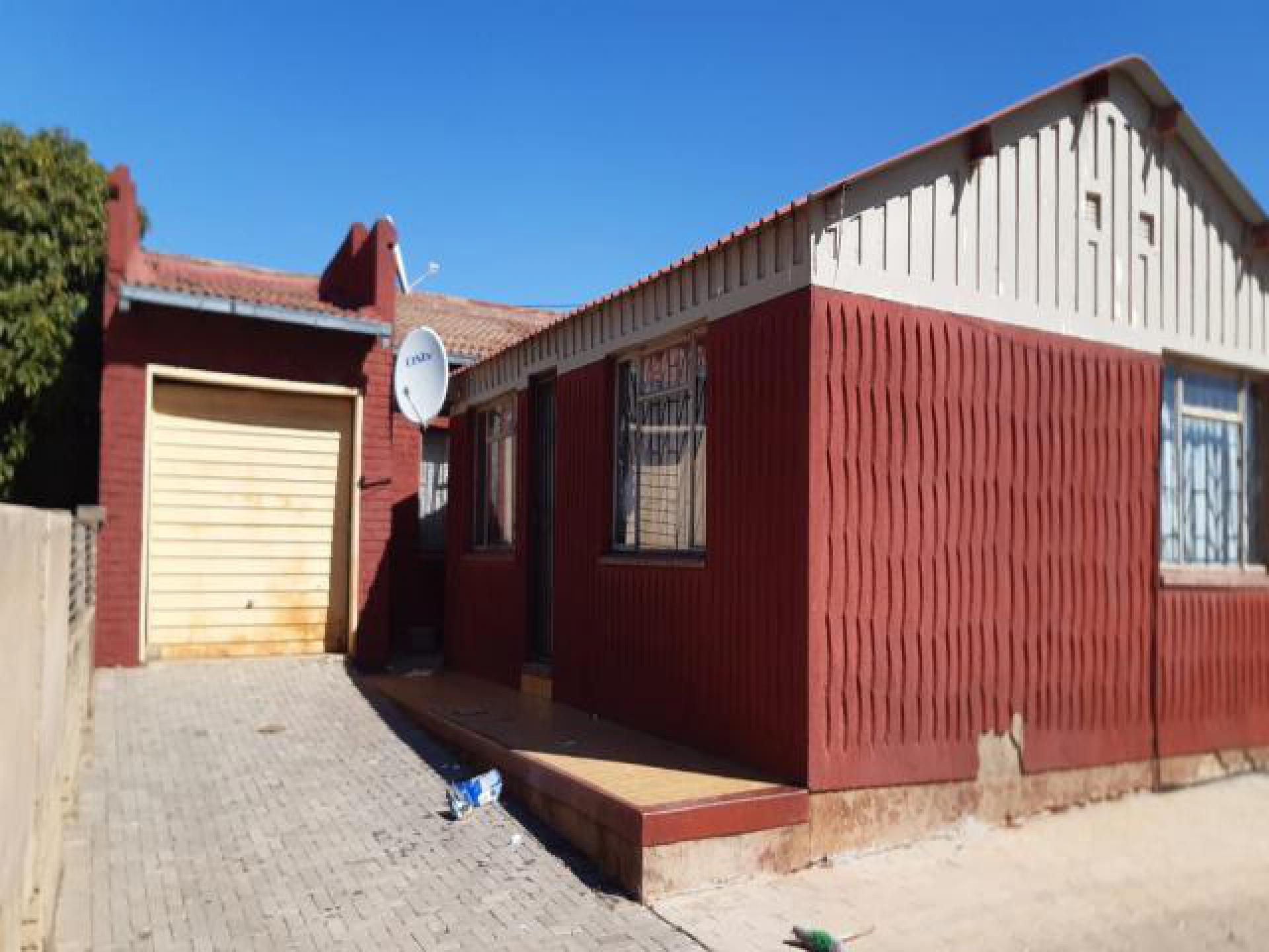 Front View of property in Soshanguve