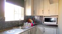 Kitchen - 14 square meters of property in Kosmosdal