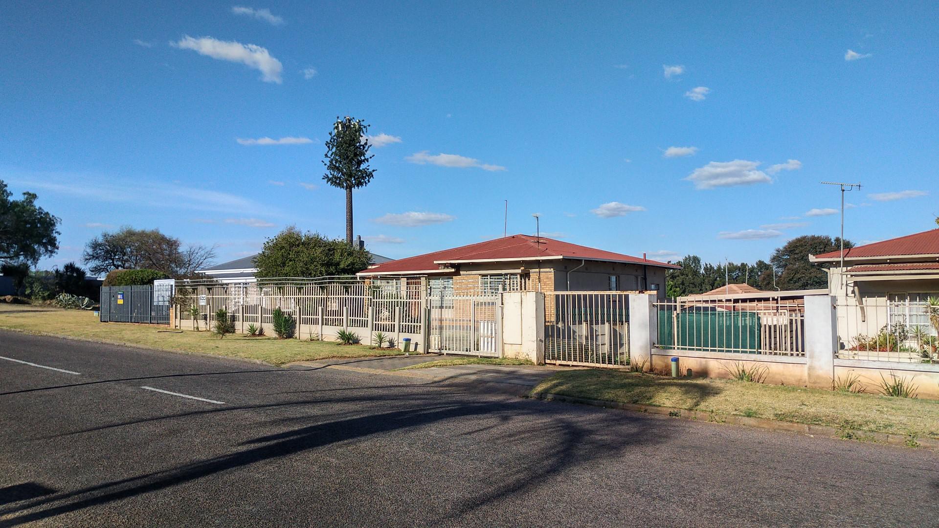 Front View of property in Florentia