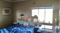 Main Bedroom - 18 square meters of property in Florentia