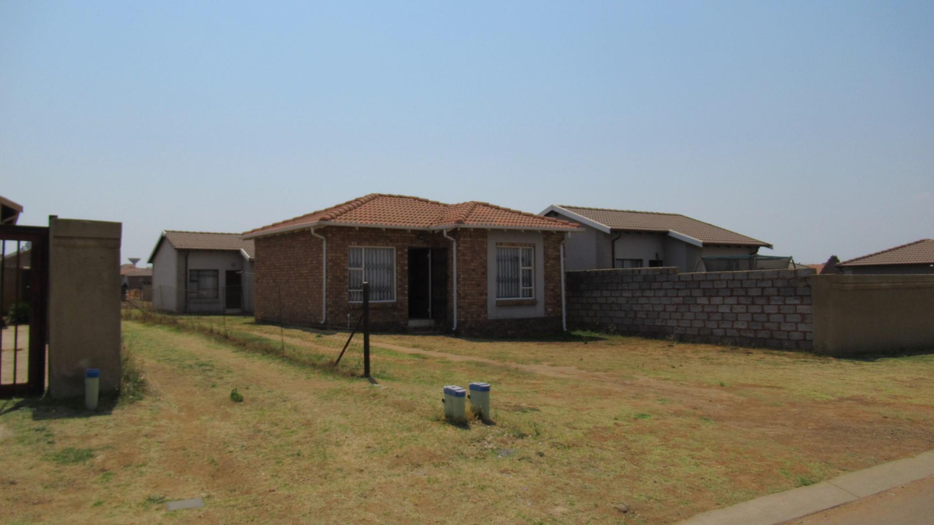 Front View of property in Hlanganani Village