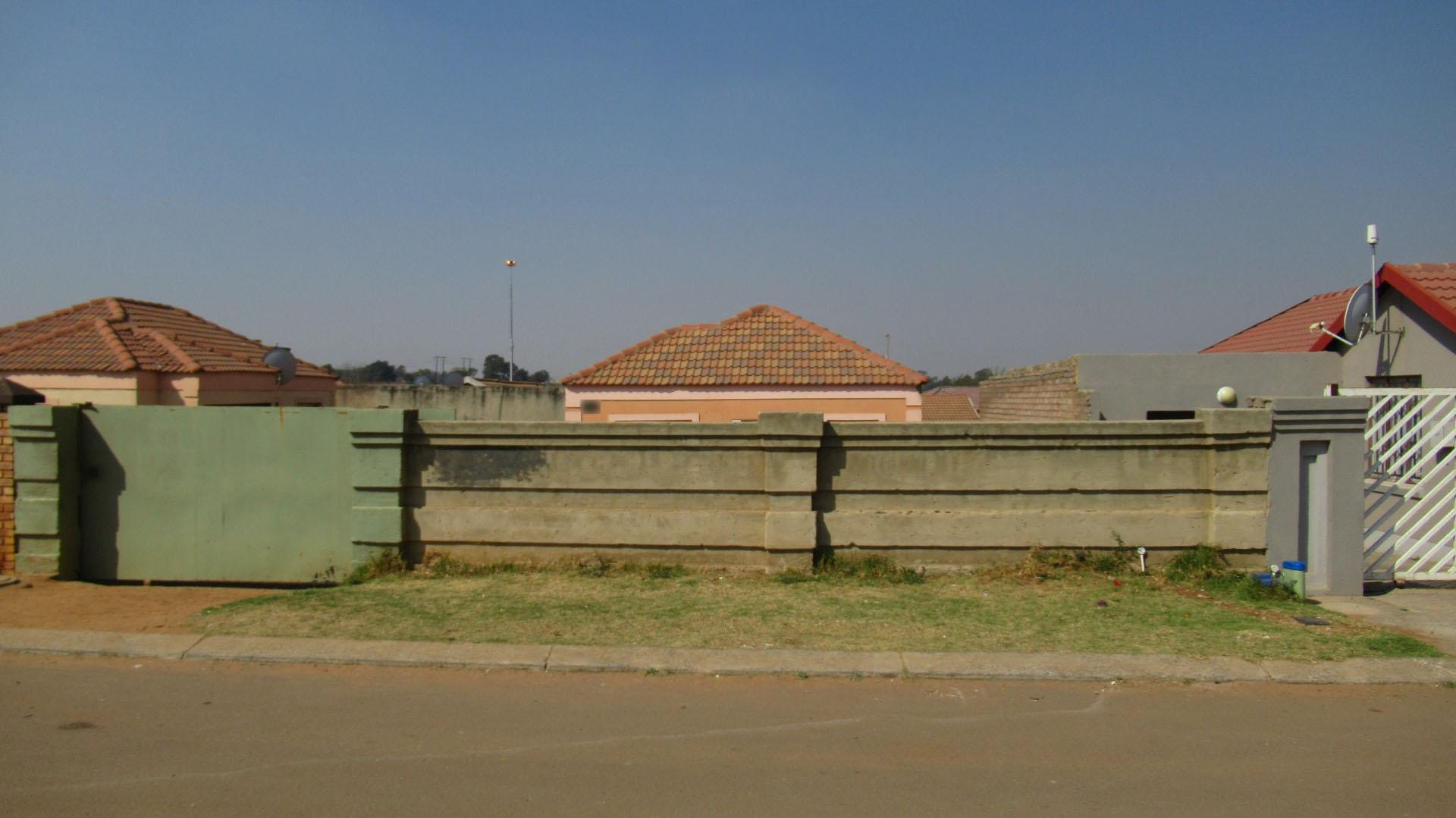 Front View of property in Delmore Park