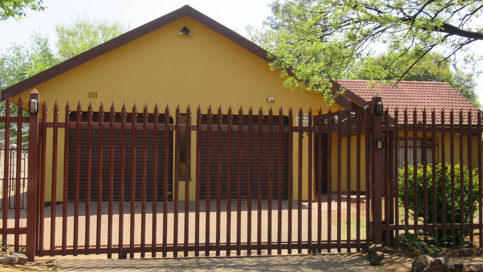 Front View of property in Unitas Park