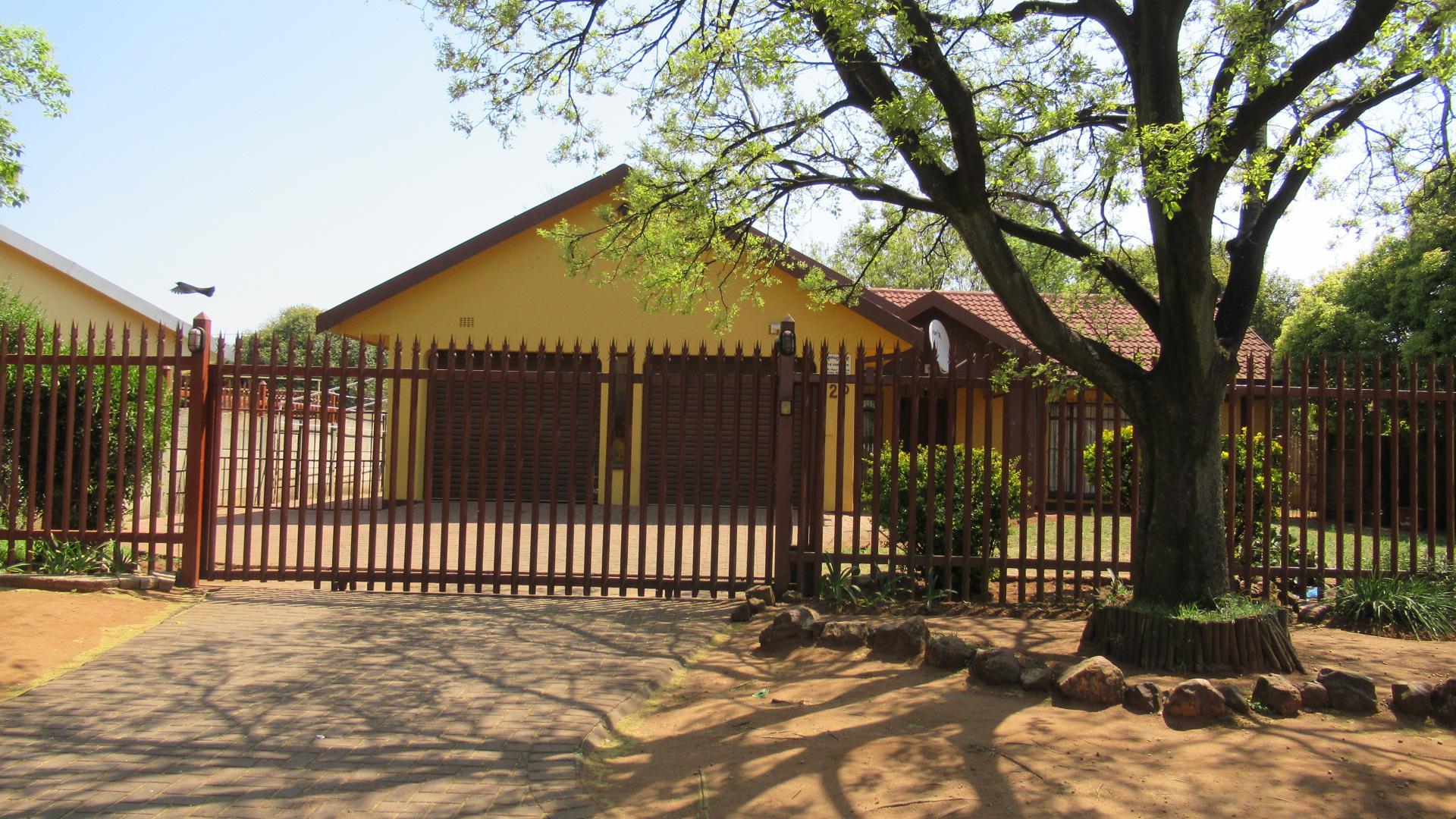 Front View of property in Unitas Park