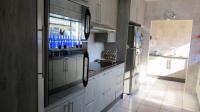 Kitchen - 36 square meters of property in Helikon Park