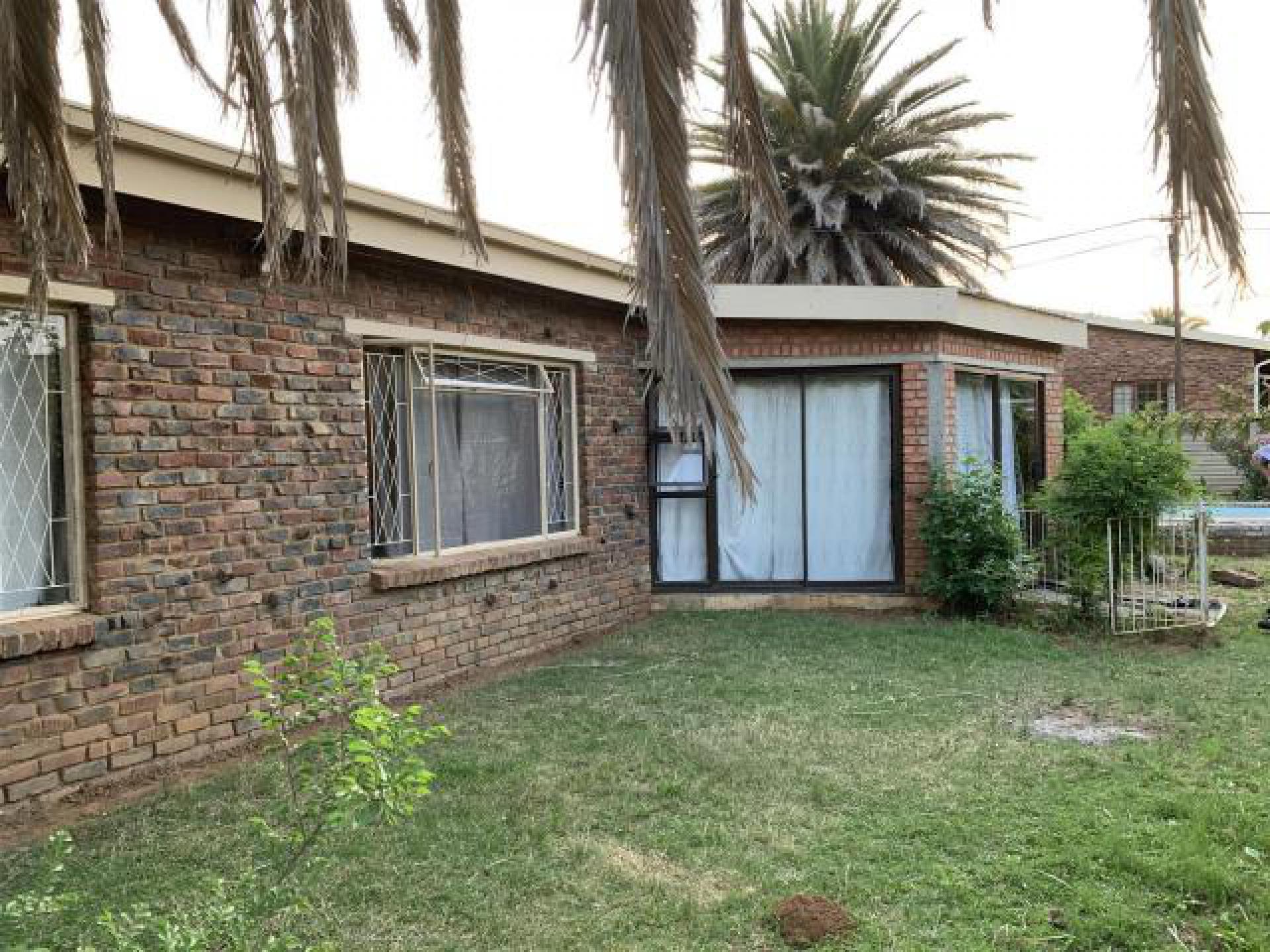 Front View of property in Aliwal North