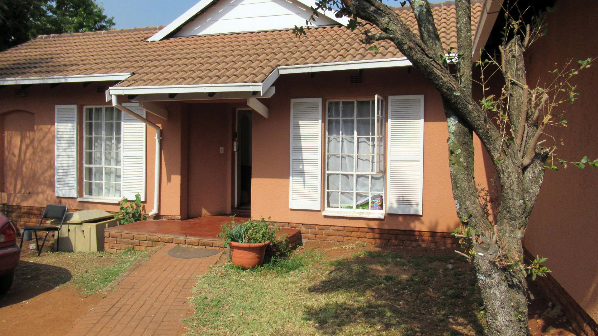 Front View of property in Noordwyk