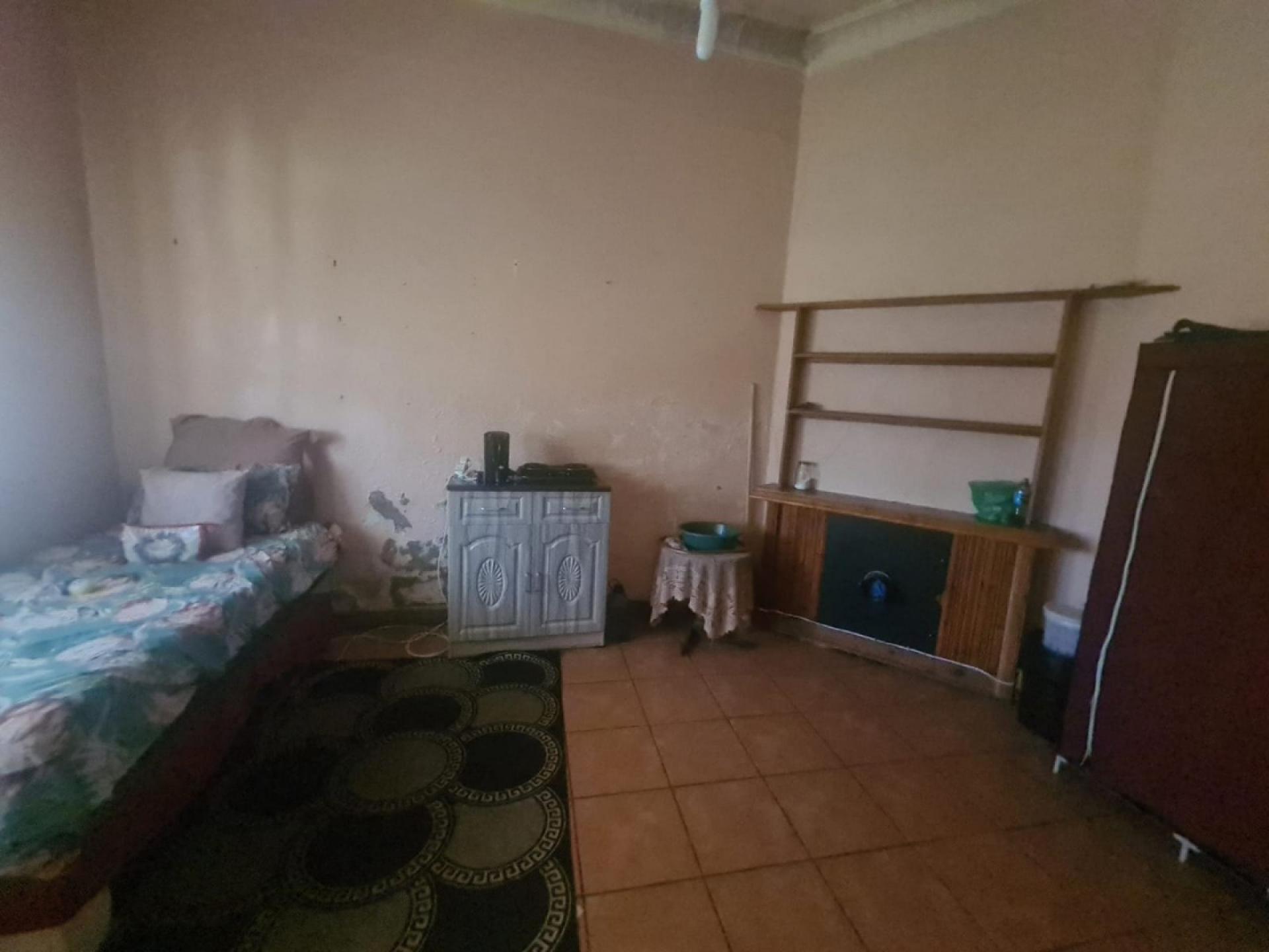 Bed Room 1 of property in Kroonstad