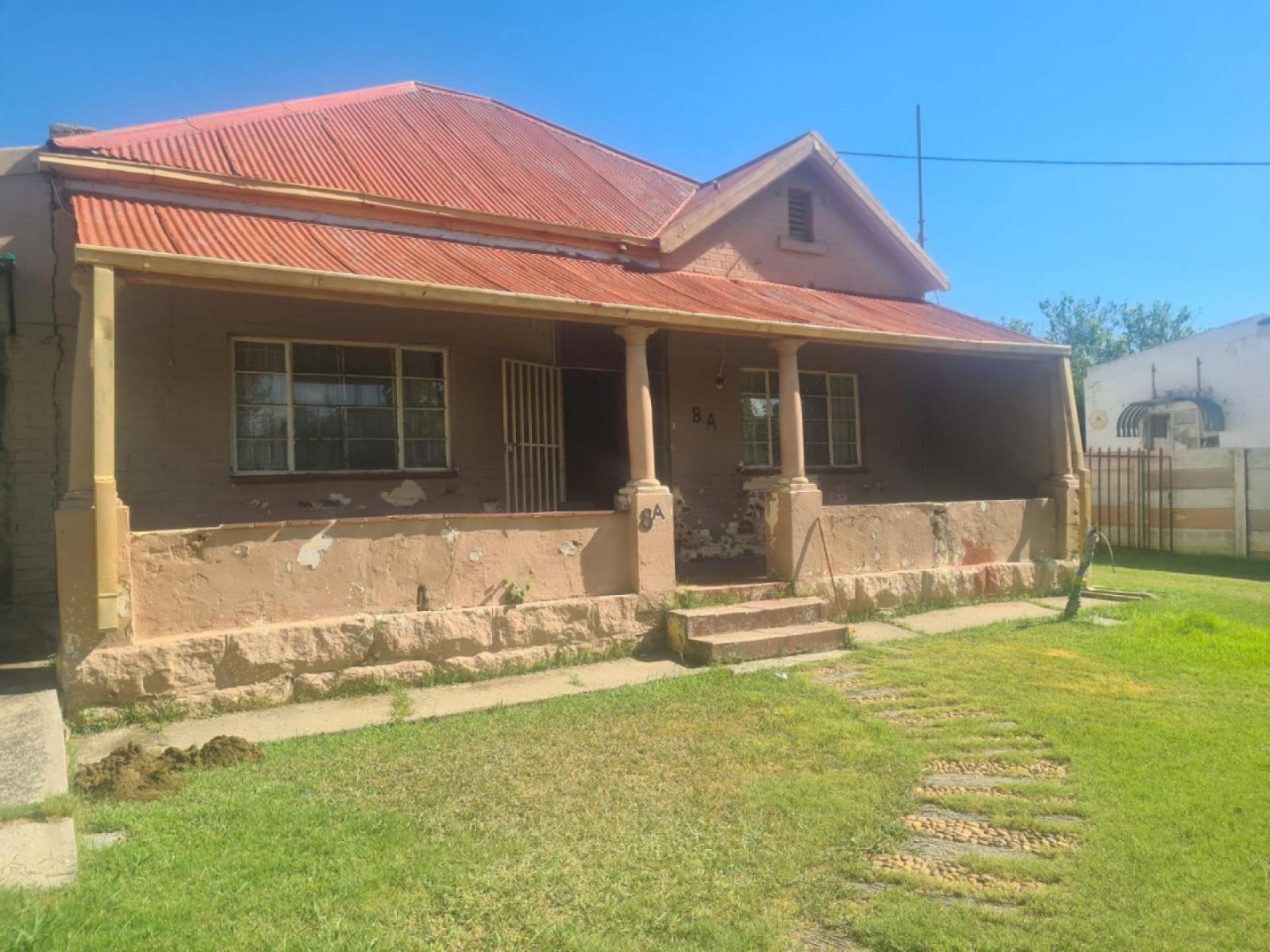 Front View of property in Kroonstad