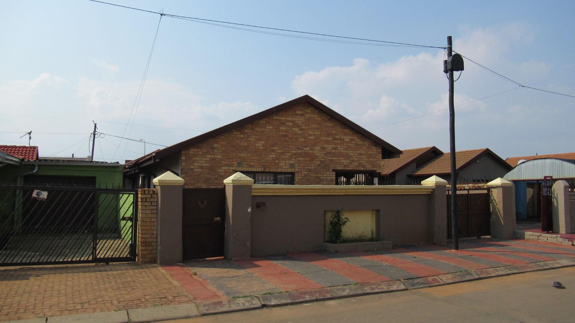 Front View of property in Protea Glen