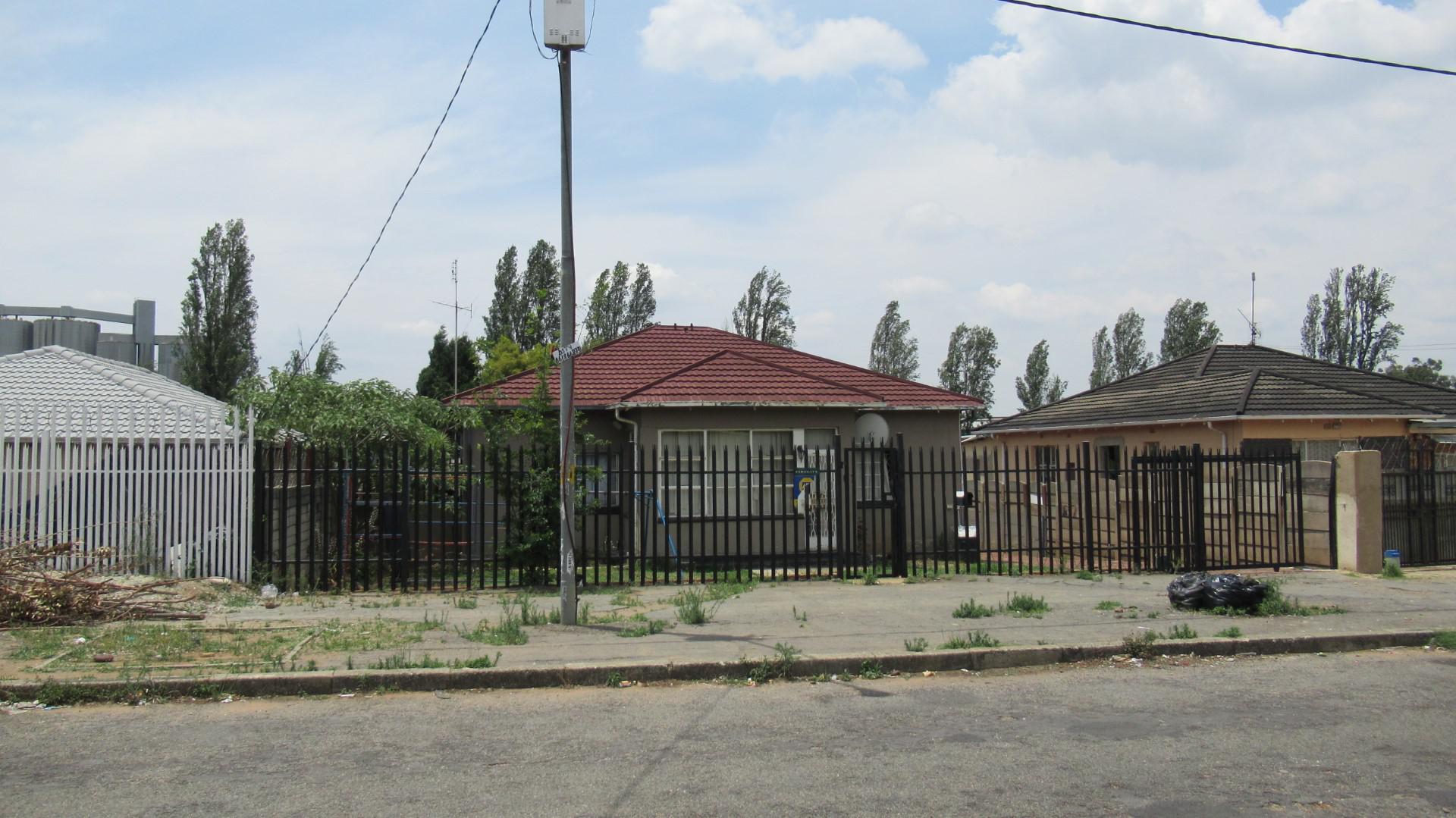 Front View of property in Delville