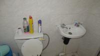 Bathroom 1 - 7 square meters of property in Delville